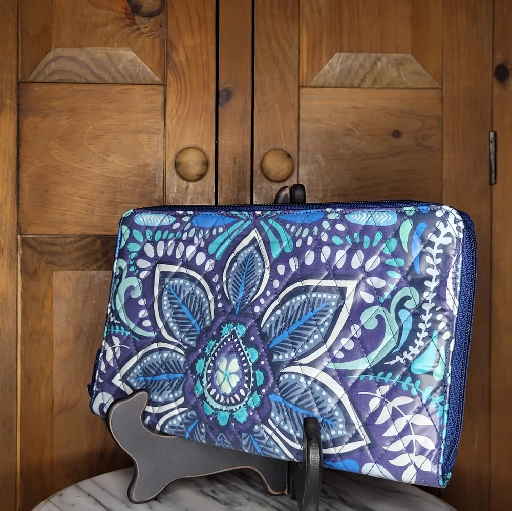 Vera Bradley Factory Personal Travel Organizer - Picture 6 of 13